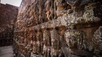 癲王台 (Leper King)