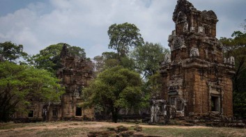 十二生肖塔/審判塔 (Prasat Suor Parat)